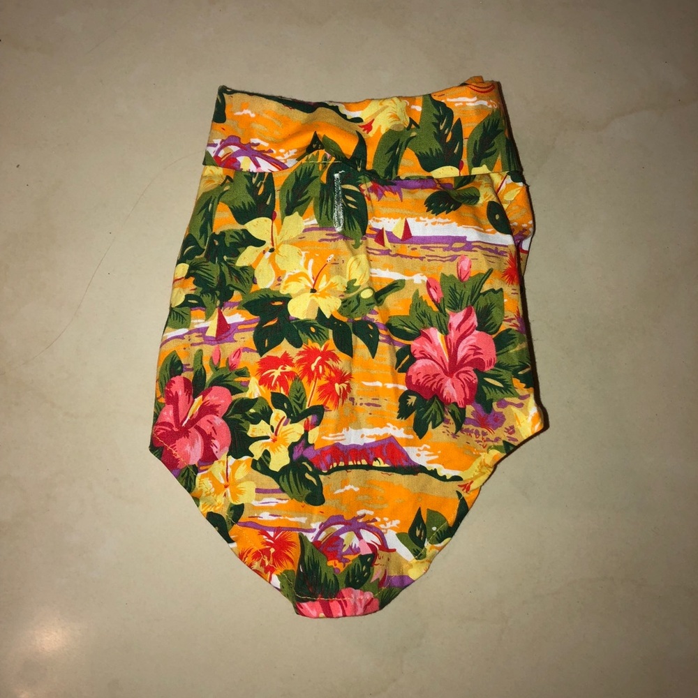 Small Hawaiian dog shirt
